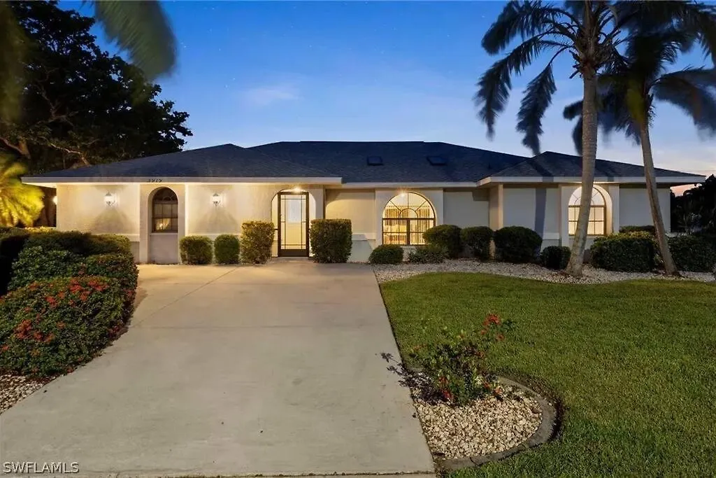 Blue Diamond Pool And Cape Coral