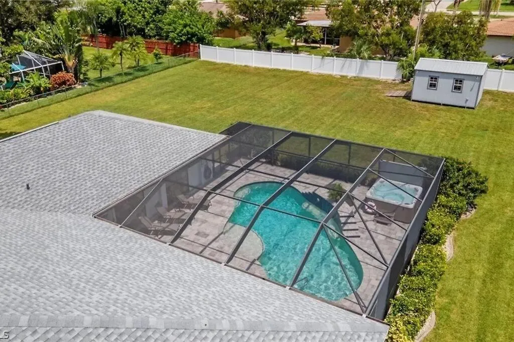 Blue Diamond Pool And Holiday home