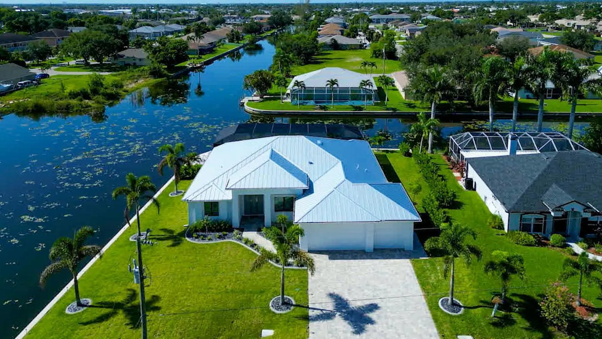 Brandnew Villa-puresun At Canal Intersection, Heated Saltwater Pool And Spa, Facing South