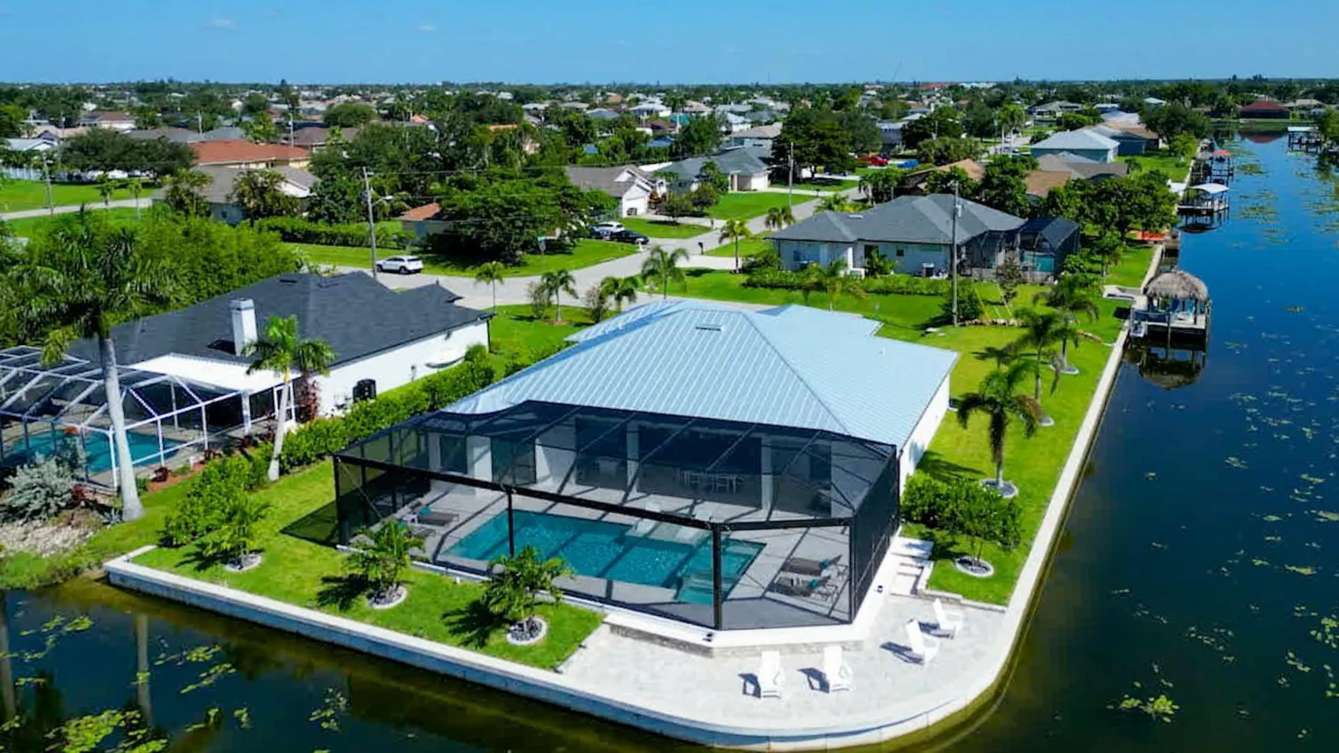 Brandnew Villa-puresun At Canal Intersection, Heated Saltwater Pool And Spa, Facing South Villa Cape Coral
