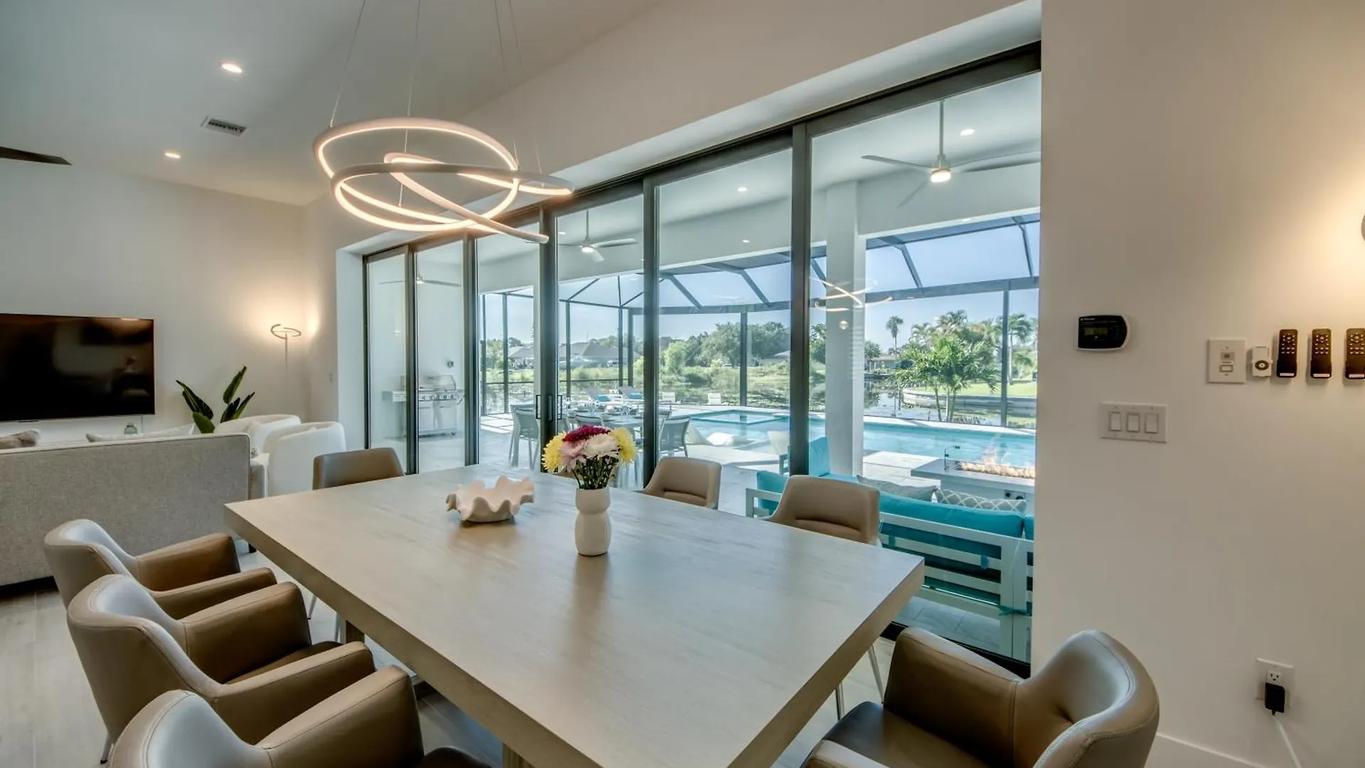 Villa Brandnew Villa-puresun At Canal Intersection, Heated Saltwater Pool And Spa, Facing South Cape Coral