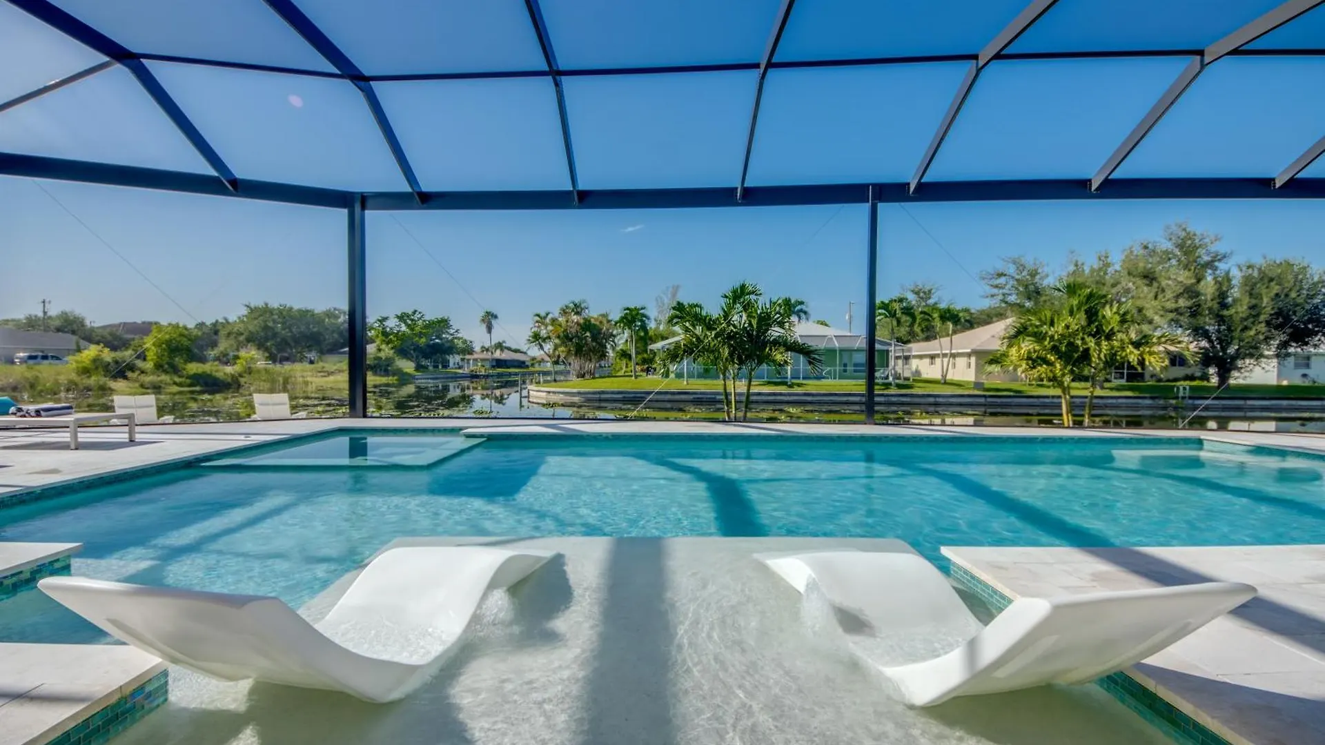 Brandnew Villa-puresun At Canal Intersection, Heated Saltwater Pool And Spa, Facing South Villa Cape Coral