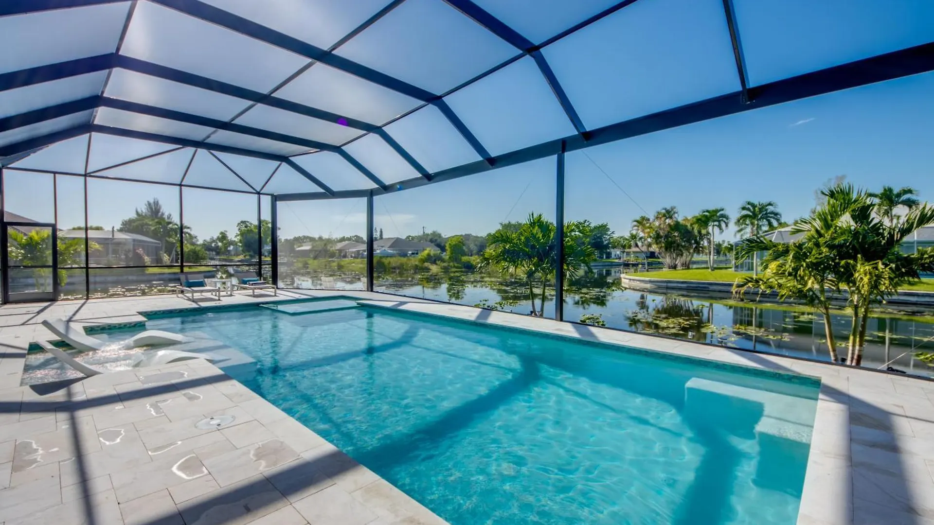 Villa Brandnew Villa-puresun At Canal Intersection, Heated Saltwater Pool And Spa, Facing South Cape Coral