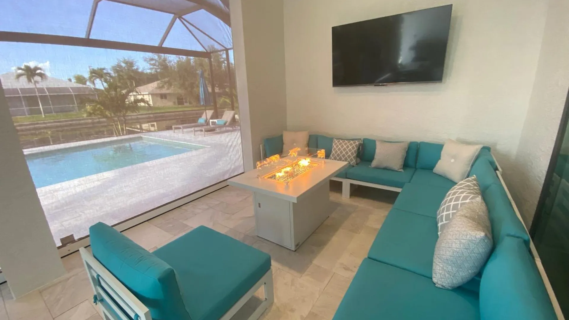 Brandnew Villa-puresun At Canal Intersection, Heated Saltwater Pool And Spa, Facing South Villa Cape Coral