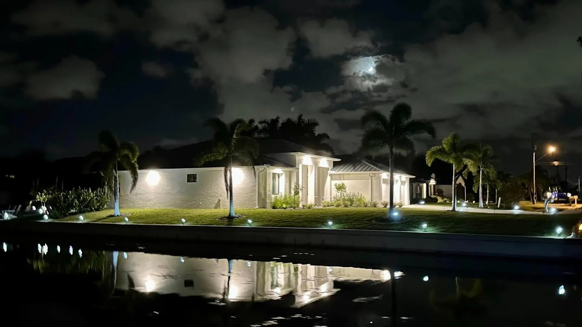 Brandnew Villa-puresun At Canal Intersection, Heated Saltwater Pool And Spa, Facing South *