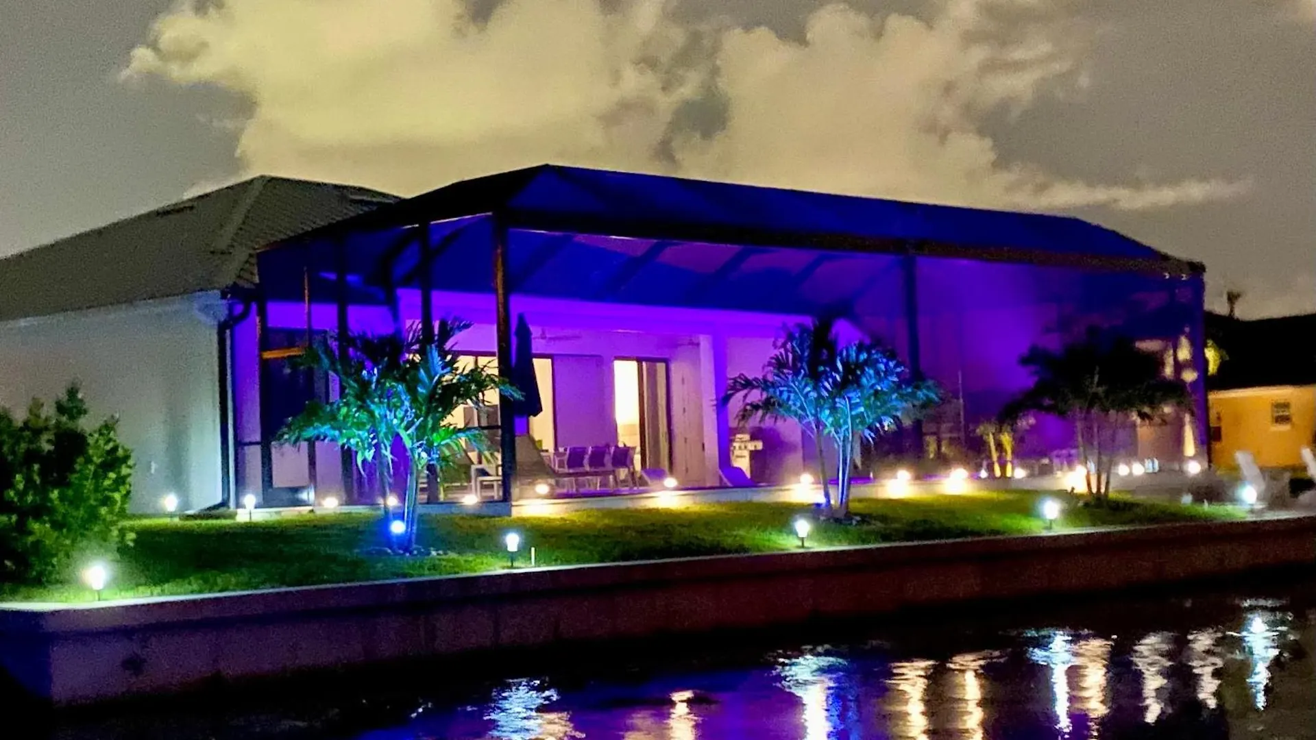 Brandnew Villa-puresun At Canal Intersection, Heated Saltwater Pool And Spa, Facing South