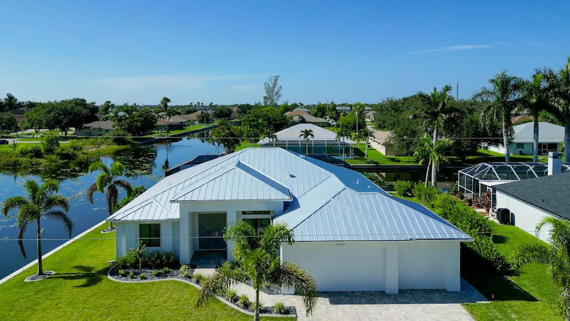 Brandnew Villa-puresun At Canal Intersection, Heated Saltwater Pool And Spa, Facing South Villa Cape Coral