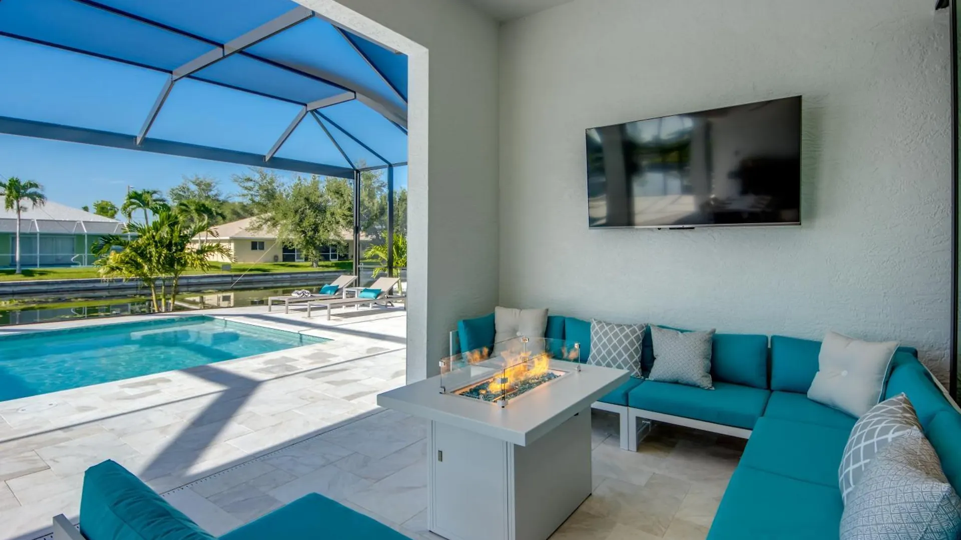 Villa Brandnew Villa-puresun At Canal Intersection, Heated Saltwater Pool And Spa, Facing South Cape Coral