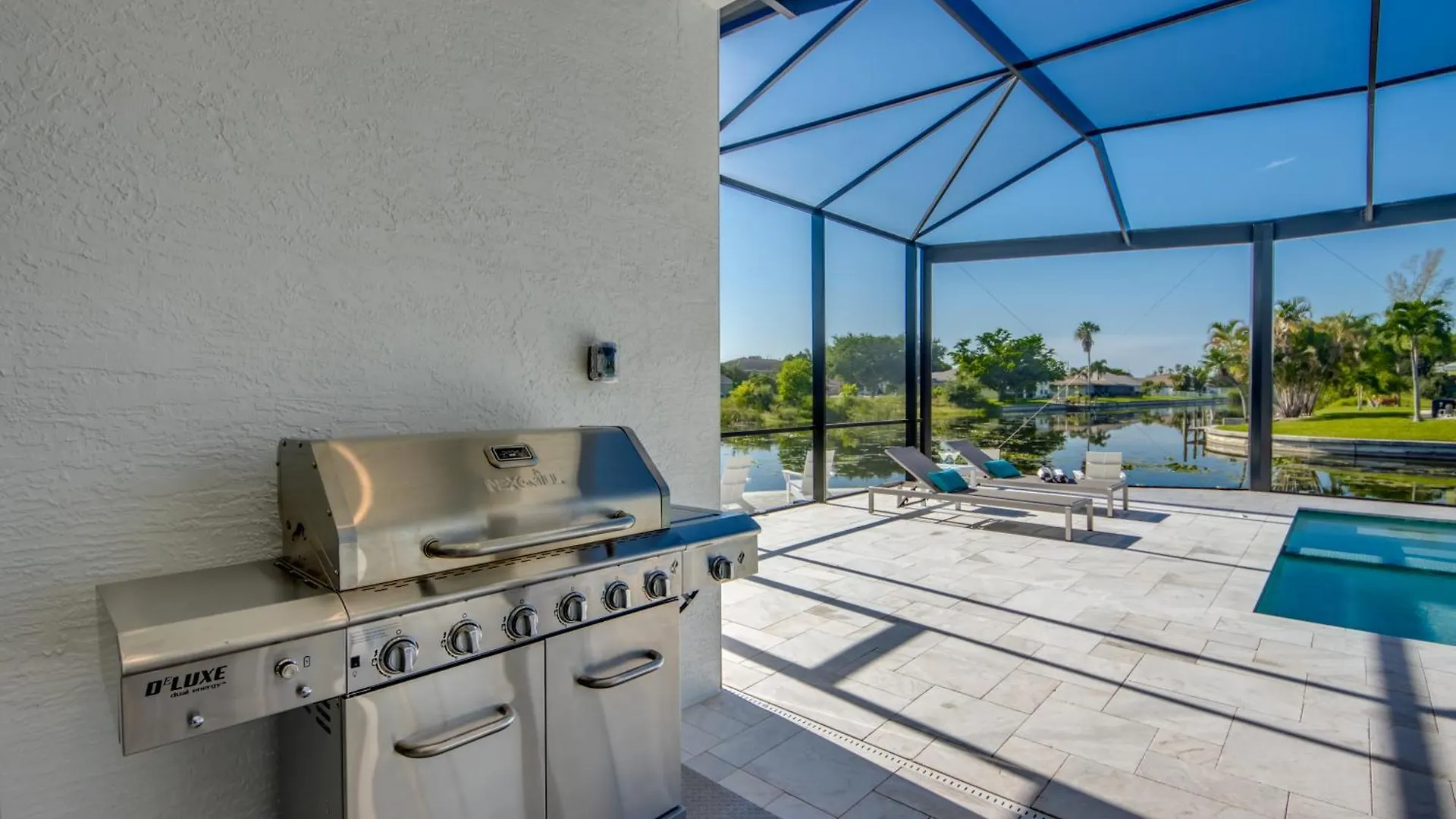Brandnew Villa-puresun At Canal Intersection, Heated Saltwater Pool And Spa, Facing South Villa Cape Coral