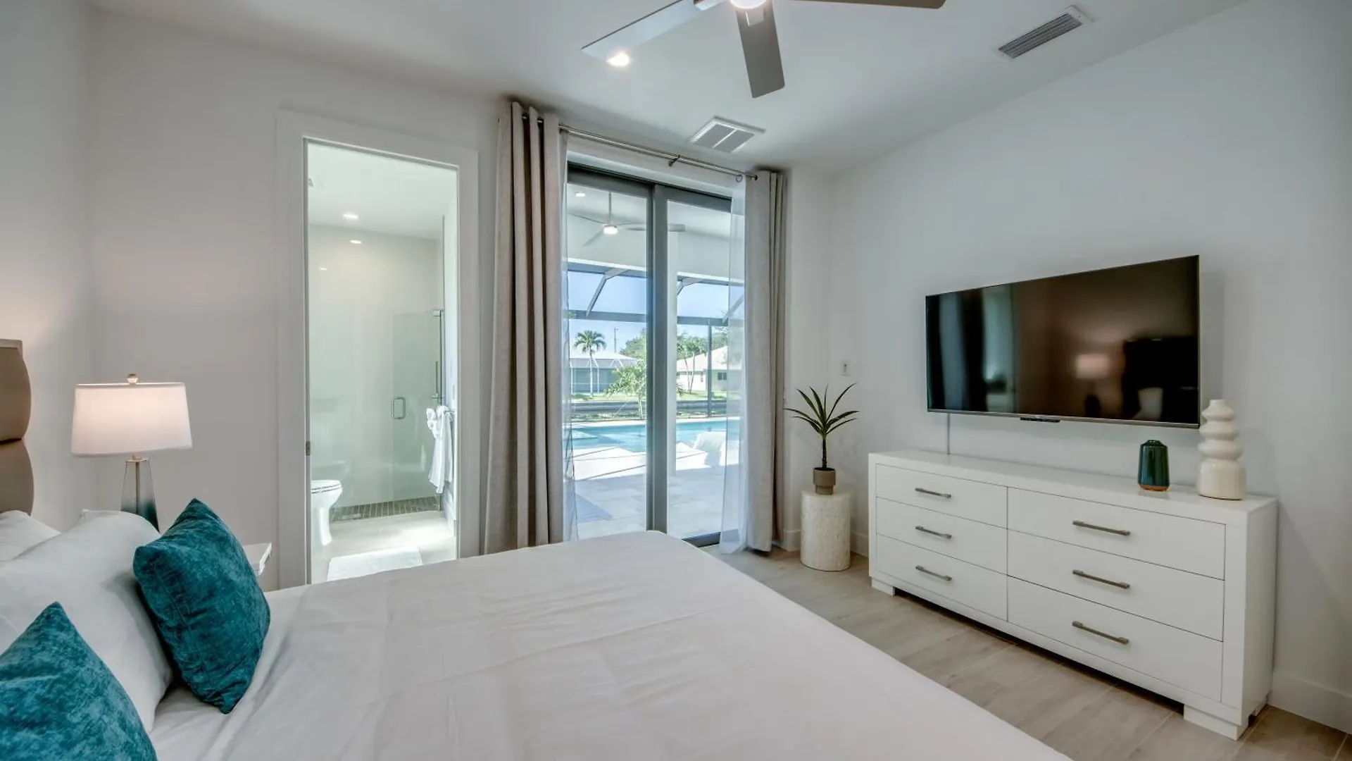 Brandnew Villa-puresun At Canal Intersection, Heated Saltwater Pool And Spa, Facing South Villa