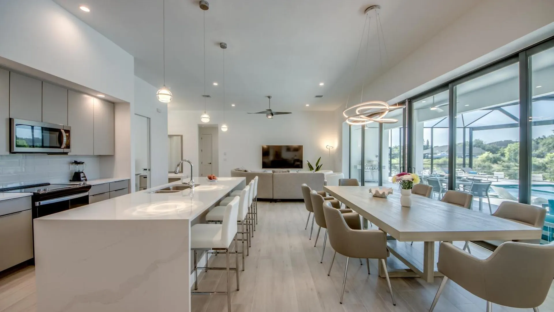 Brandnew Villa-puresun At Canal Intersection, Heated Saltwater Pool And Spa, Facing South Villa Cape Coral