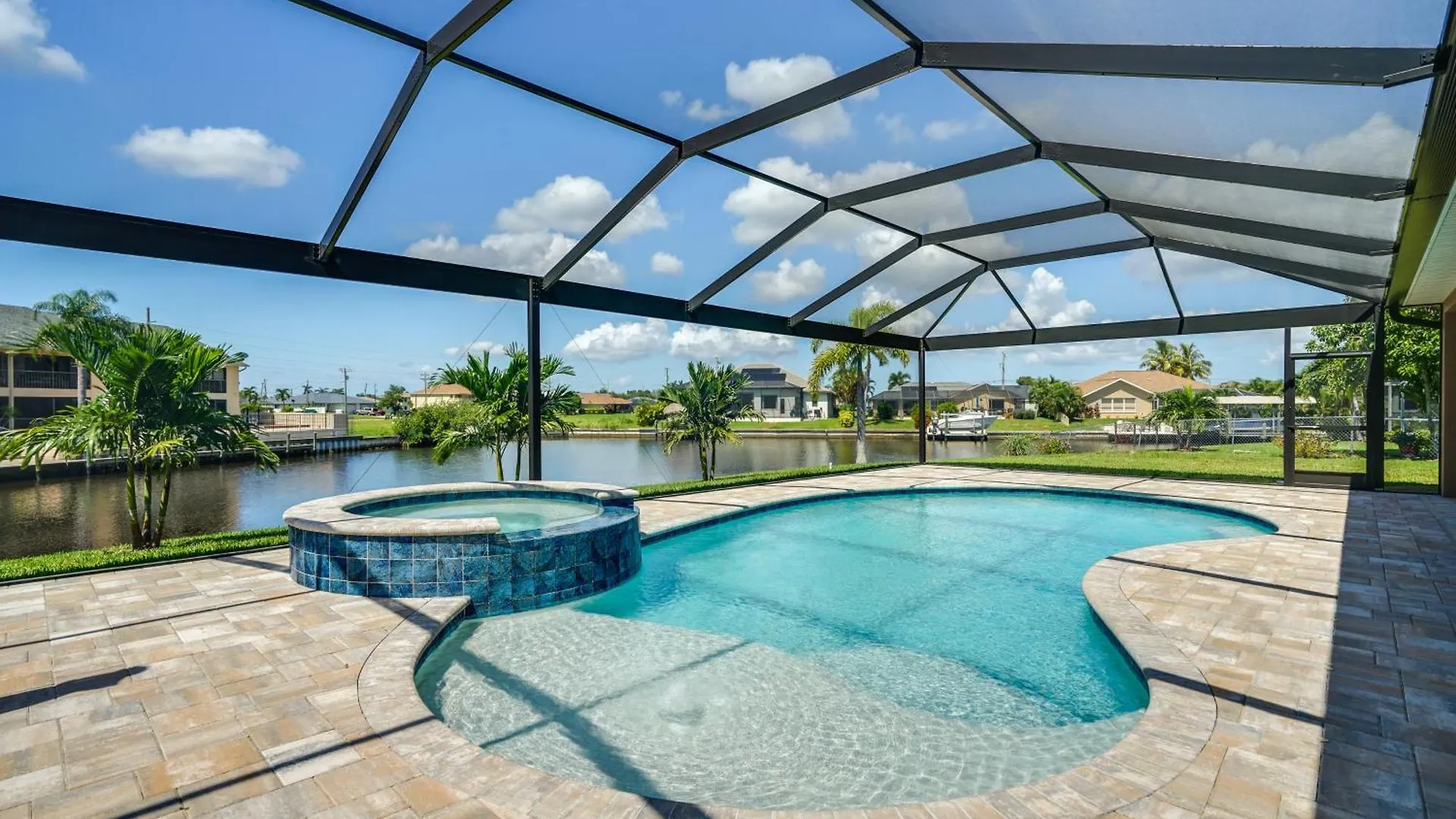 Waterfront With Private Pool And Dock! Cape Coral