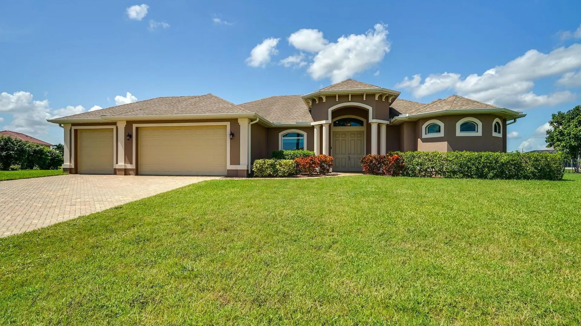 Holiday home Waterfront With Private Pool And Dock! Cape Coral