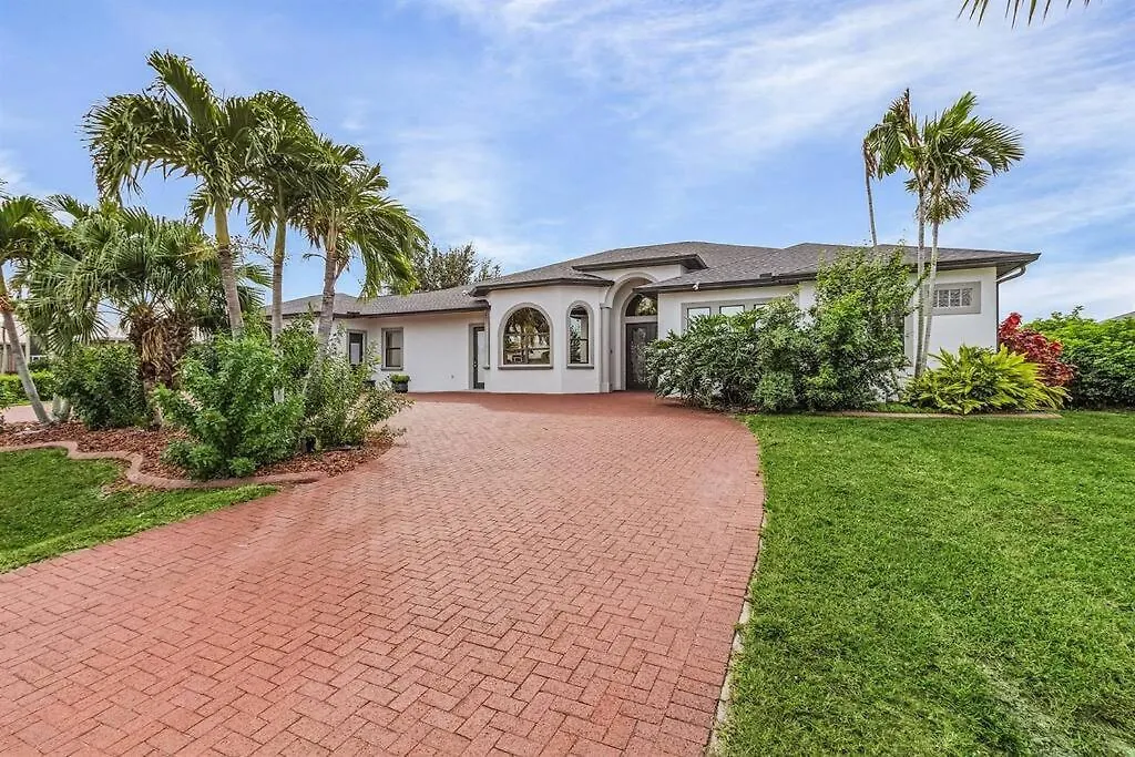 Good Life Family Retreat Gulf Access Pool And Holiday home
