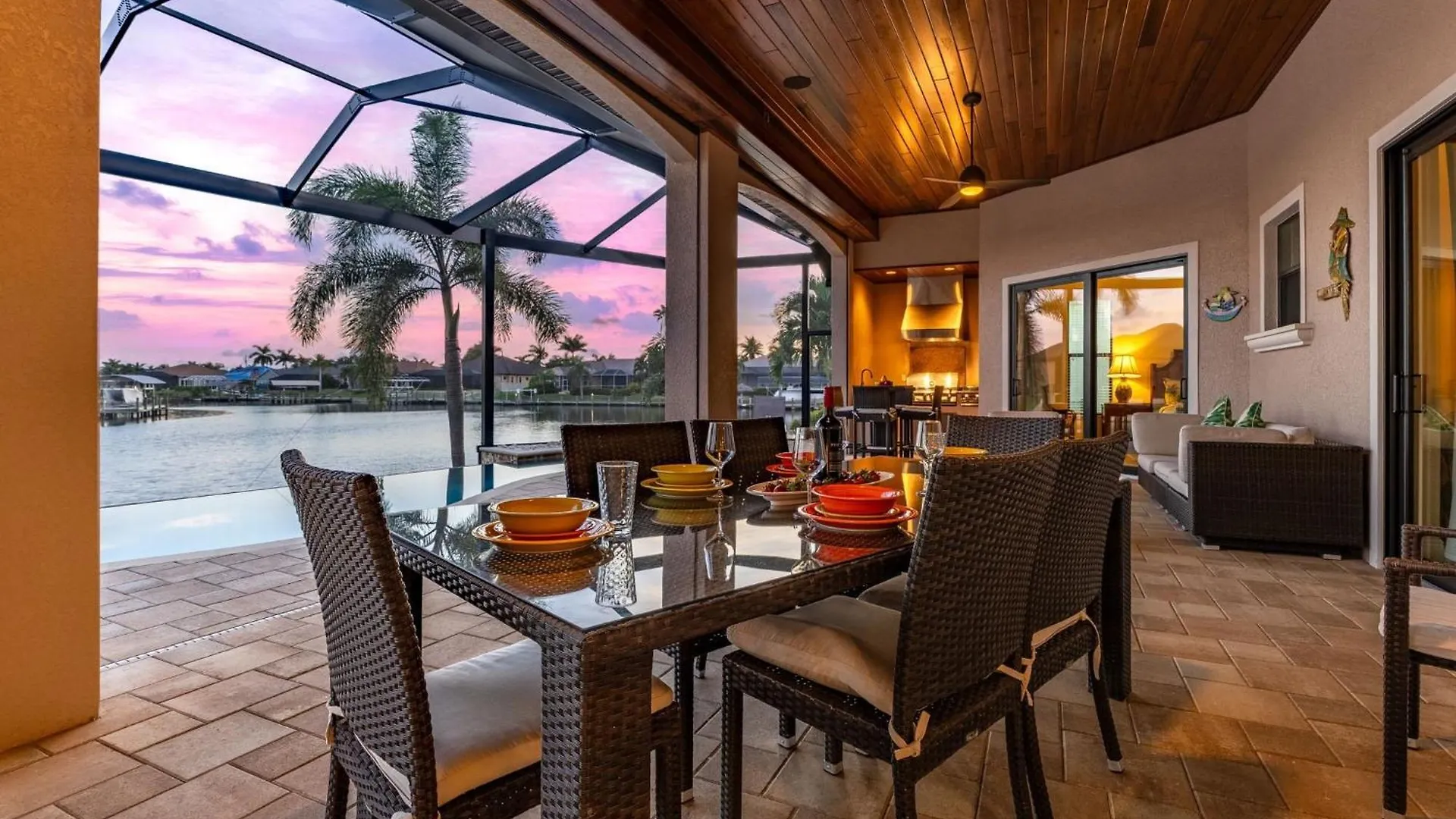Luxury, Sunsets, Heated Infinity Pool, Spa, Pool Table, Bikes & Kayaks - Coral Bay - Roelens Cape Coral