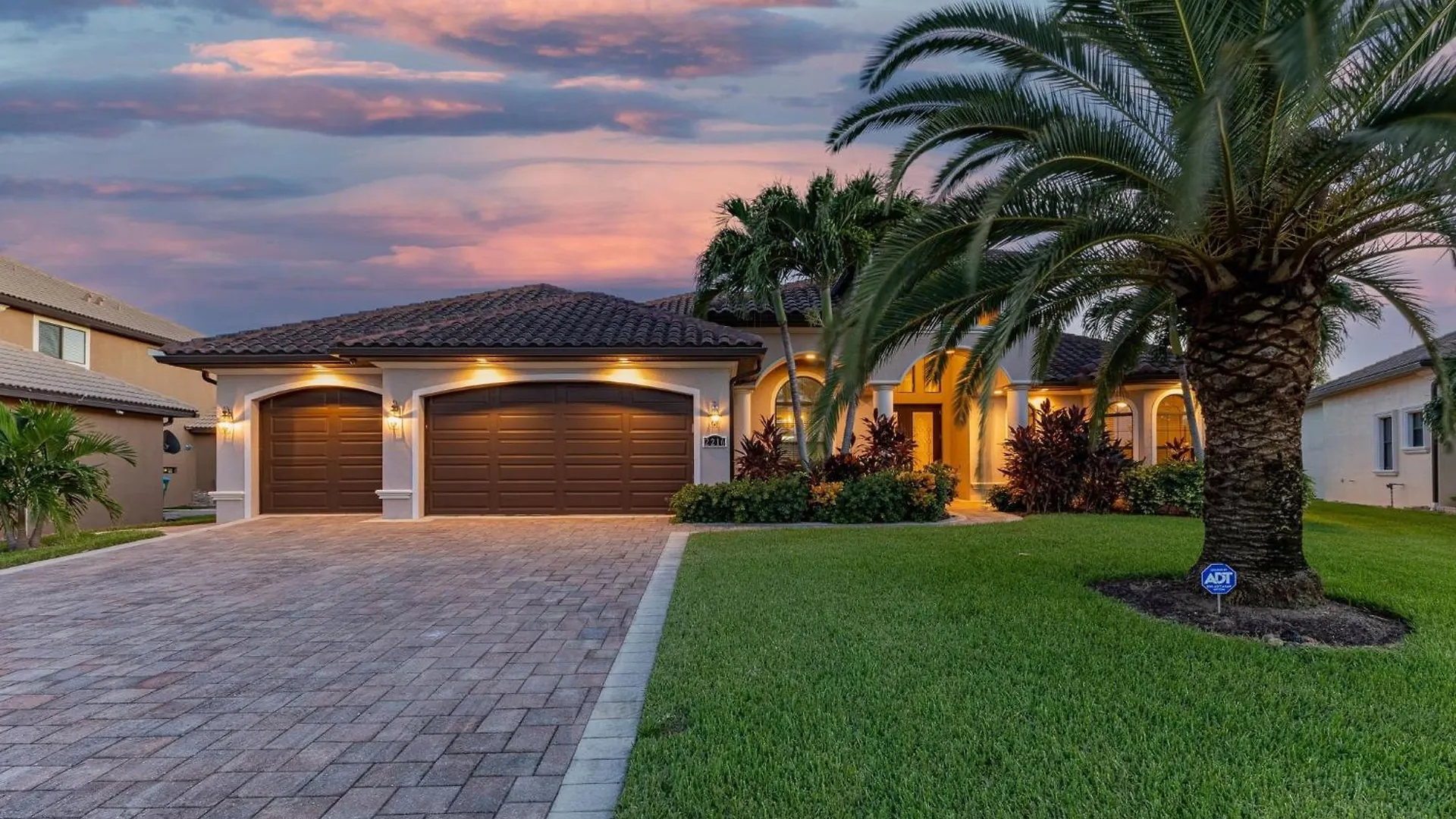 Luxury, Sunsets, Heated Infinity Pool, Spa, Pool Table, Bikes & Kayaks - Coral Bay - Roelens * Cape Coral