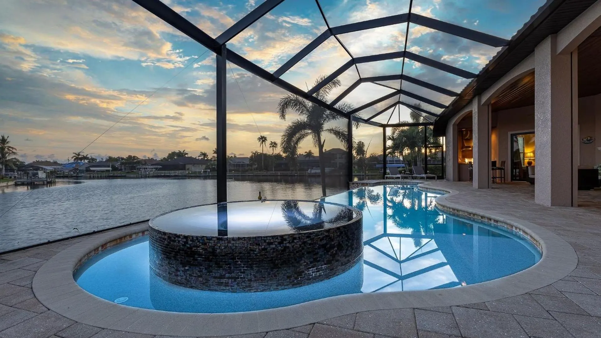 Holiday home Luxury, Sunsets, Heated Infinity Pool, Spa, Pool Table, Bikes & Kayaks - Coral Bay - Roelens *
