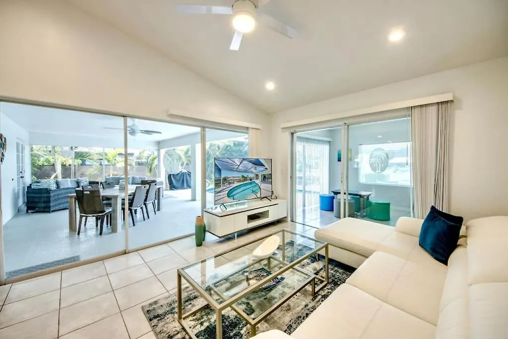 Belle Isle By Coralvilla - Pool, South Facing Holiday home Cape Coral