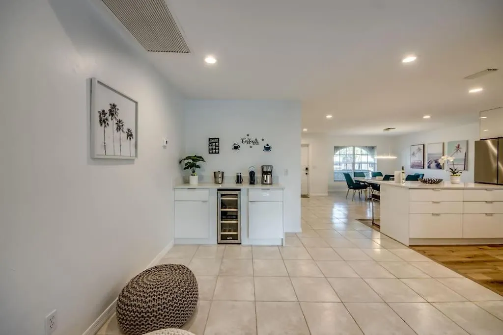 Belle Isle By Coralvilla - Pool, South Facing Holiday home