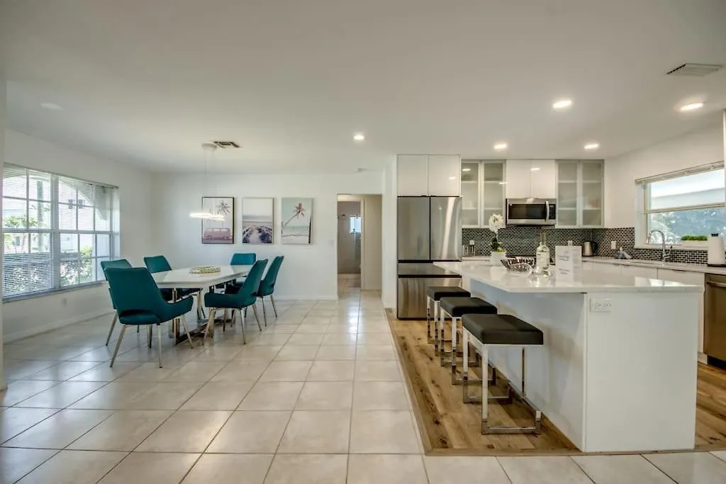 Belle Isle By Coralvilla - Pool, South Facing Holiday home *