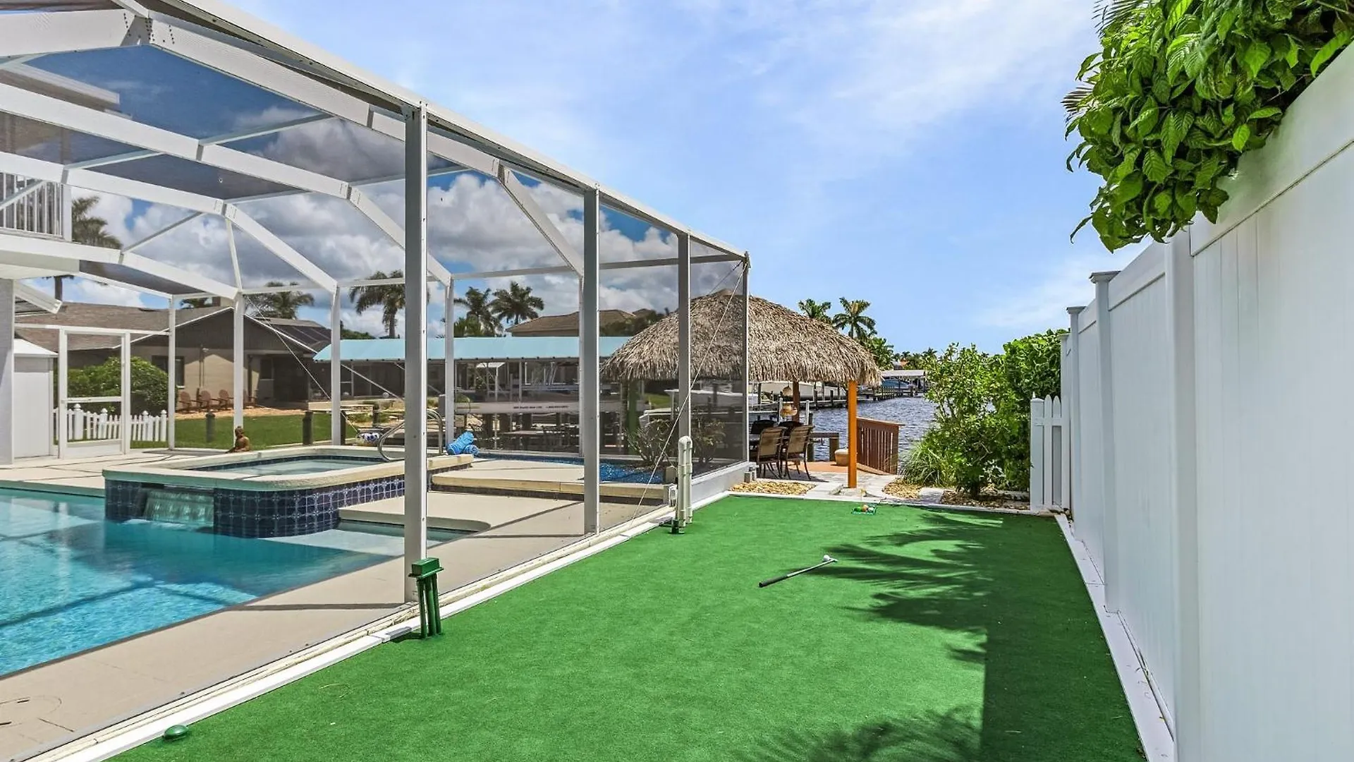 Gulf Access, Dock With Tiki, Heated Pool And Spa, Putting - Sunrise Soiree - Roelens Holiday home Cape Coral