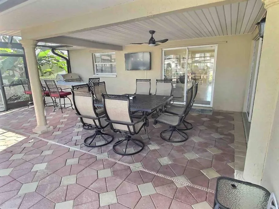 Vacation In Comfort Pool Waterfront Boat Villa