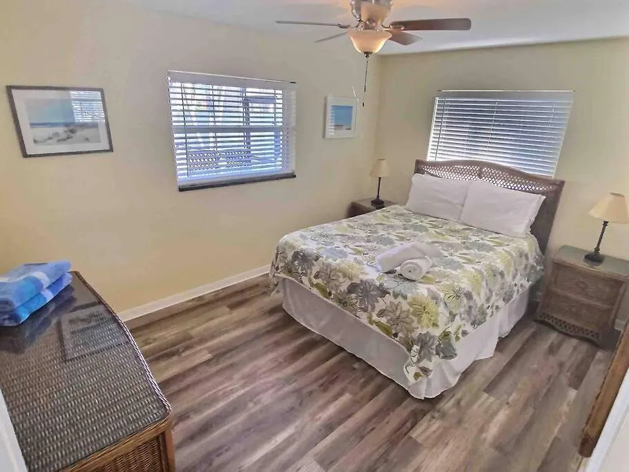 Villa Vacation In Comfort Pool Waterfront Boat Cape Coral