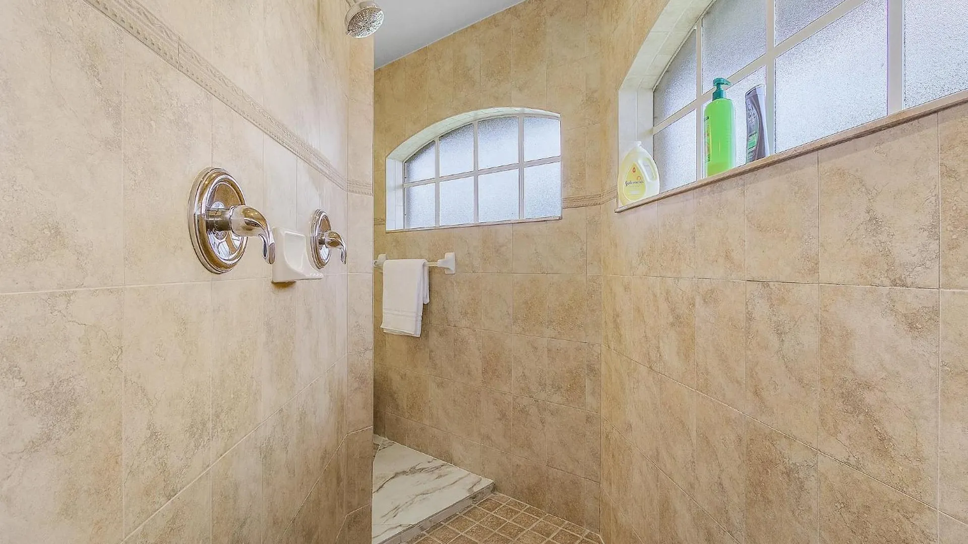 Find Sun & - Private Beach, Heated Pool & - Wanderlust - Roelens Holiday home *