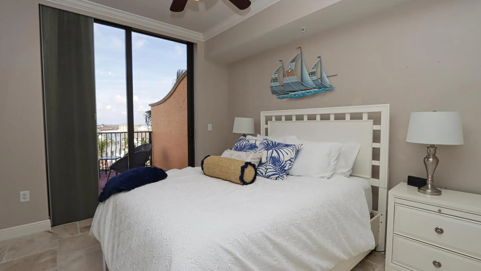 Apartment Cape Harbour 509