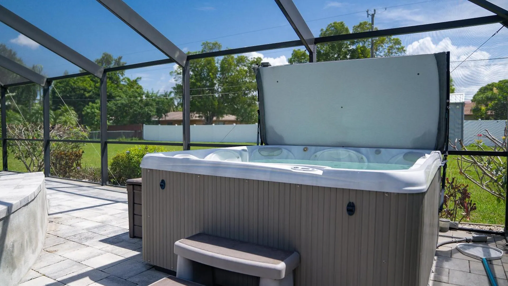 Blue Diamond Pool And Holiday home