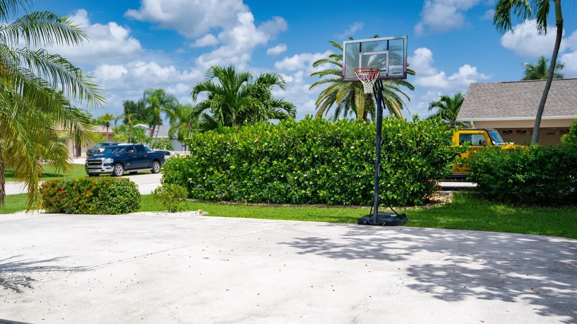 Blue Diamond Pool And Holiday home Cape Coral