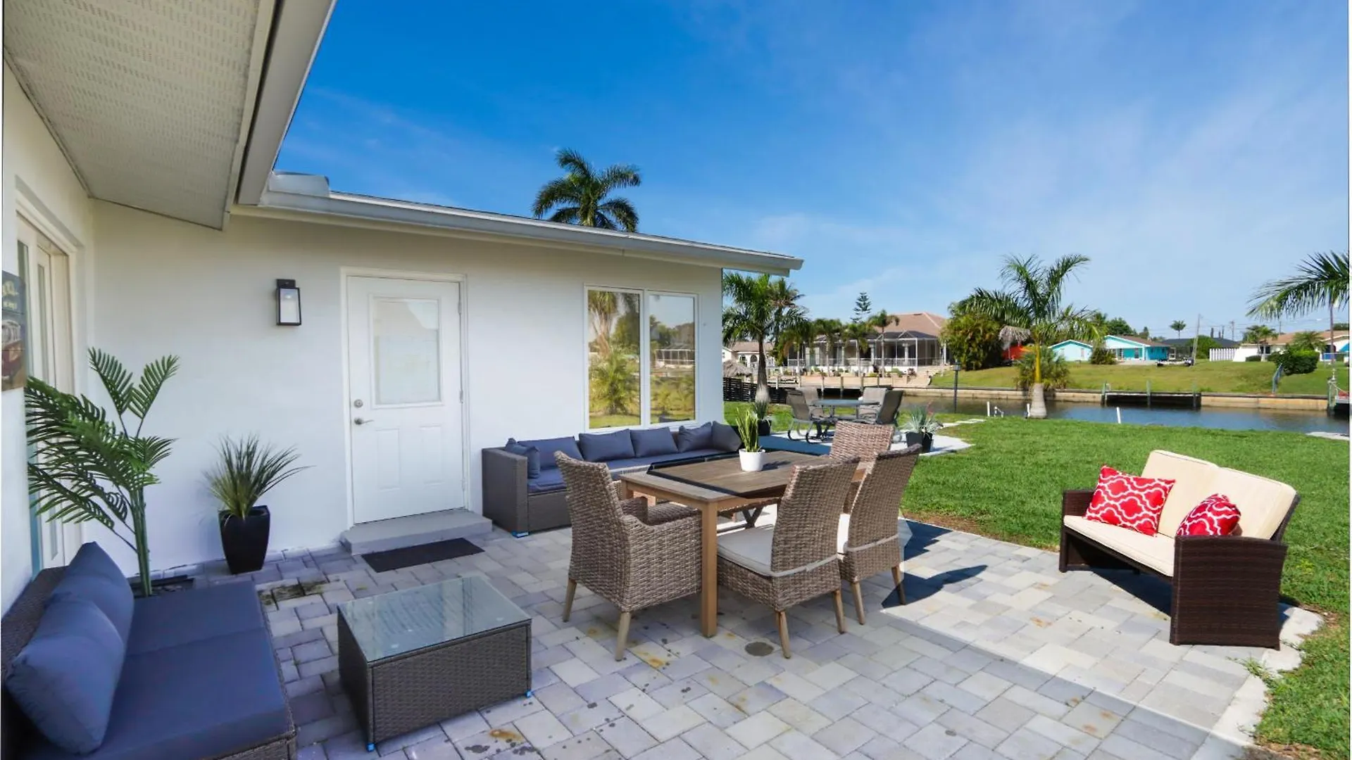 Maison De La - Vacation Rental, Water Front With Direct Access *