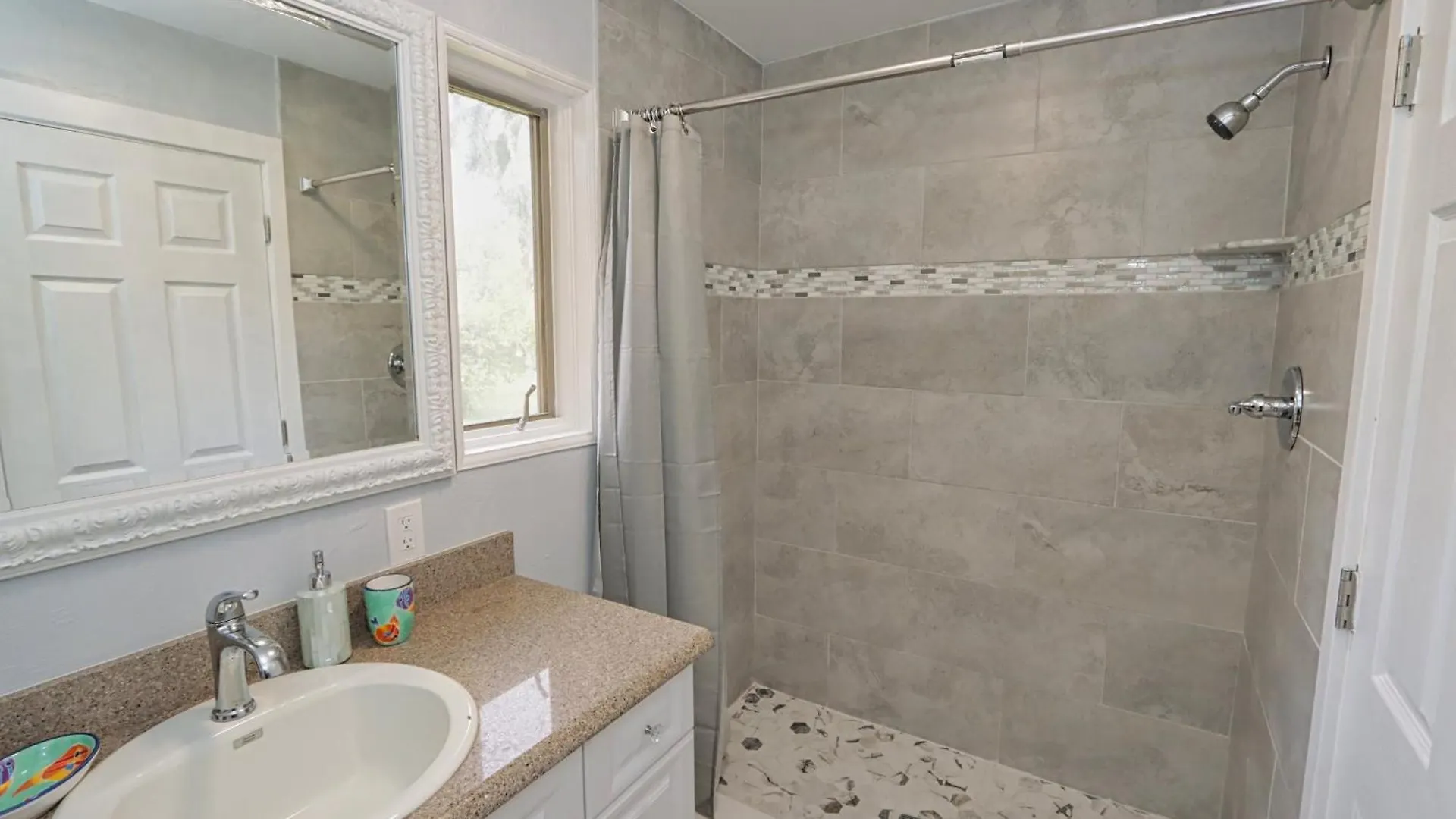 Maison De La - Vacation Rental, Water Front With Direct Access