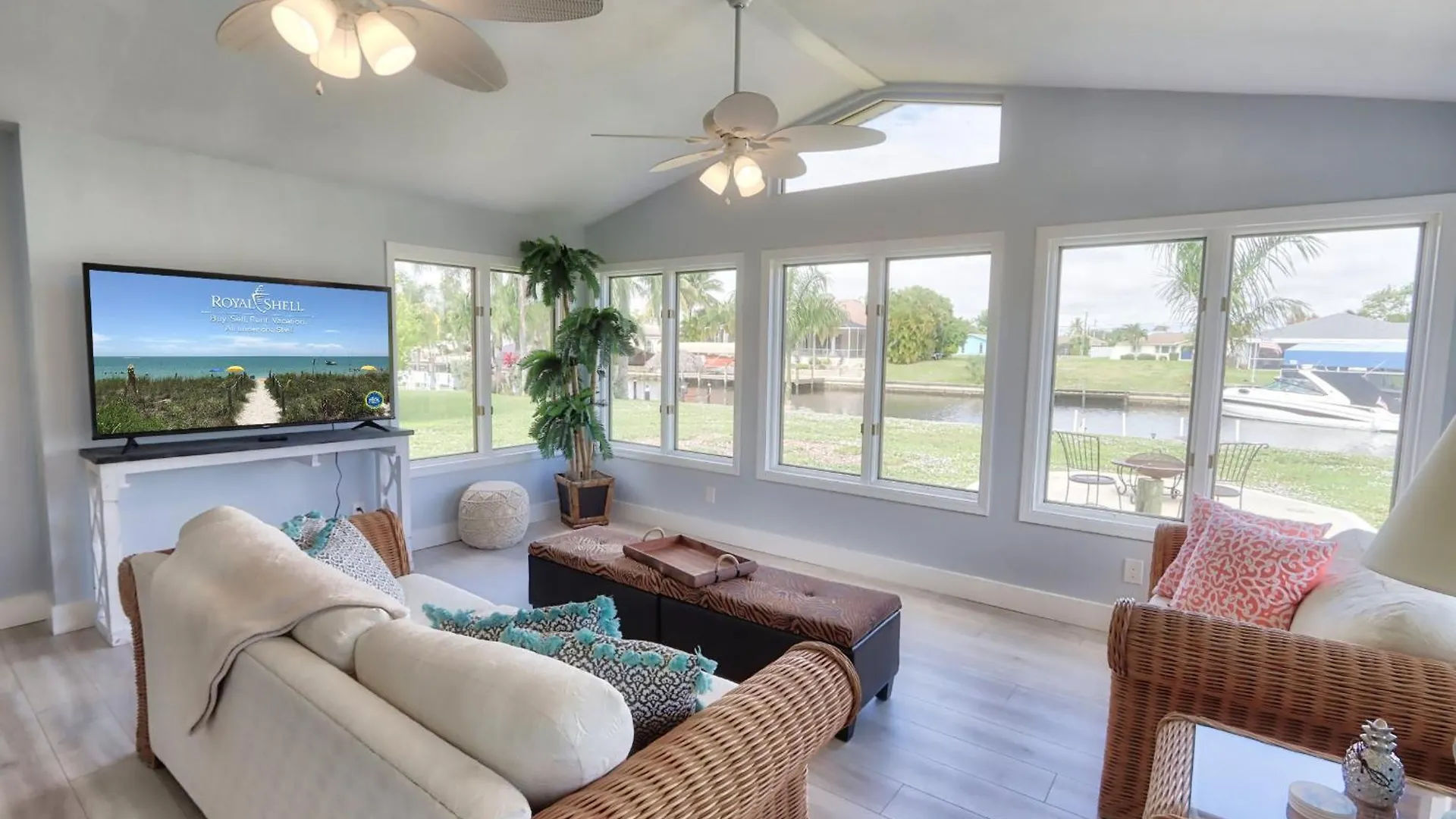 Maison De La - Vacation Rental, Water Front With Direct Access Holiday home