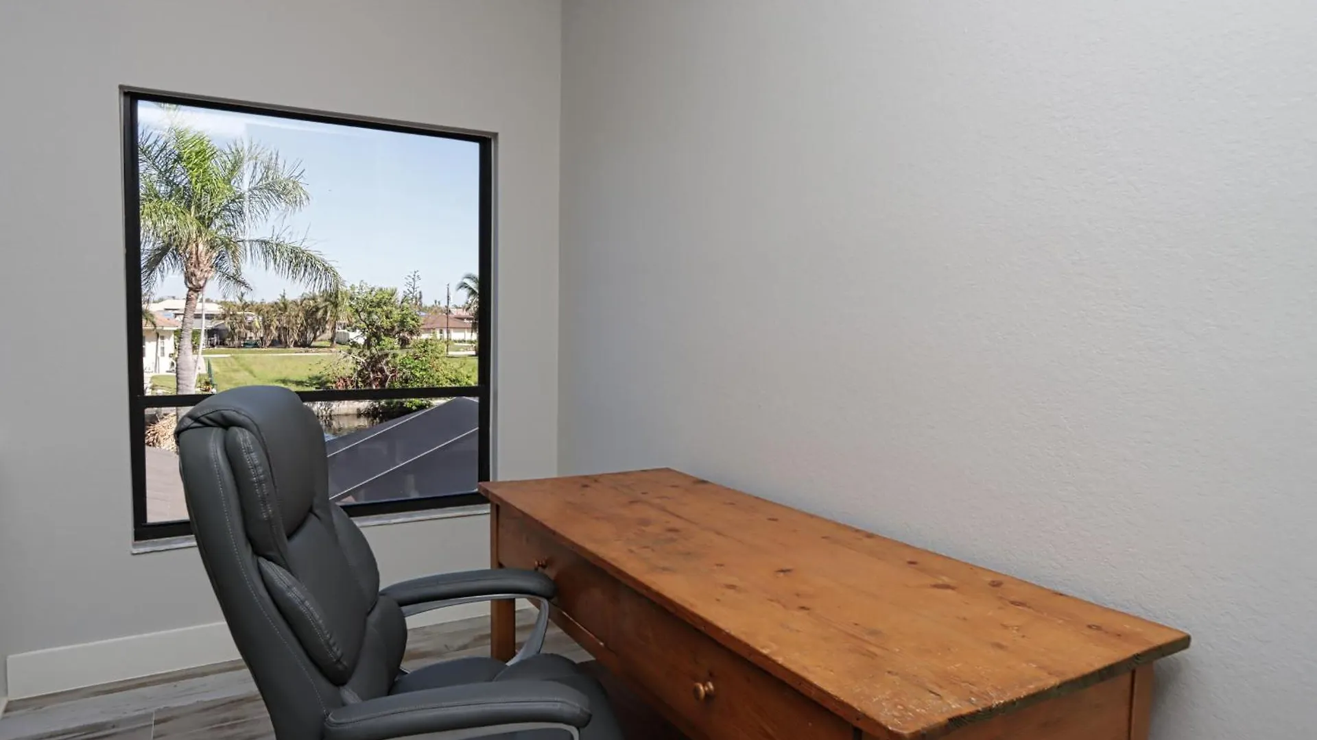 Boat Dock, Luxurious Pool, Gorgeous - Escape To The Cape Cape Coral