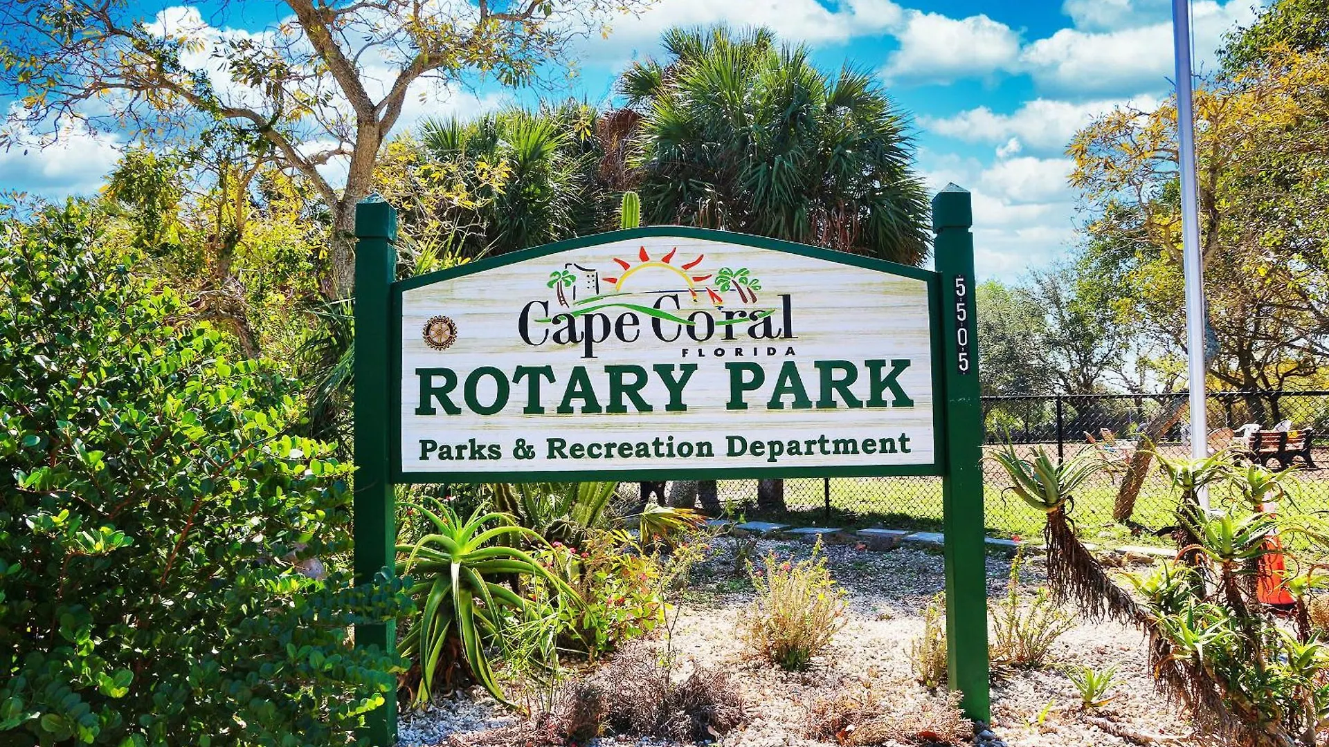 Boat Dock, Luxurious Pool, Gorgeous - Escape To The Cape * Cape Coral