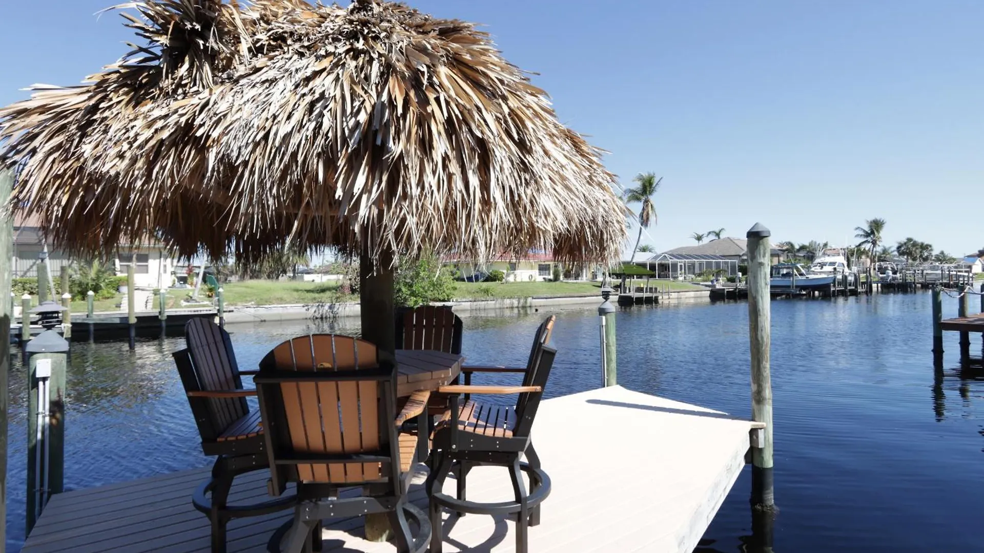 Boat Dock, Luxurious Pool, Gorgeous - Escape To The Cape Holiday home Cape Coral
