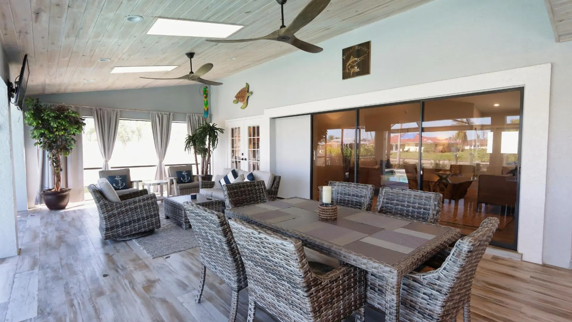 Boat Dock, Luxurious Pool, Gorgeous - Escape To The Cape * Cape Coral