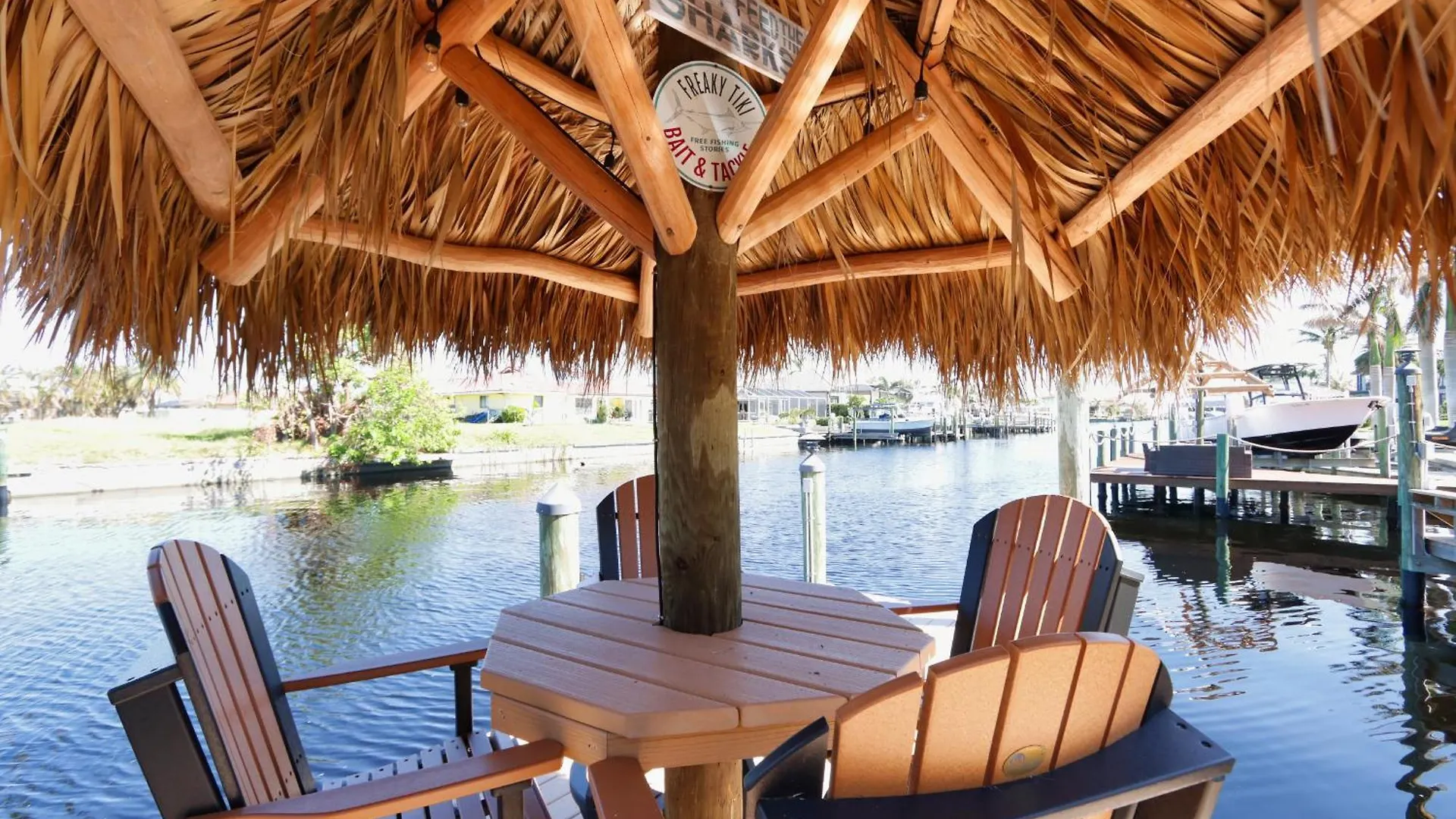 Boat Dock, Luxurious Pool, Gorgeous - Escape To The Cape Holiday home