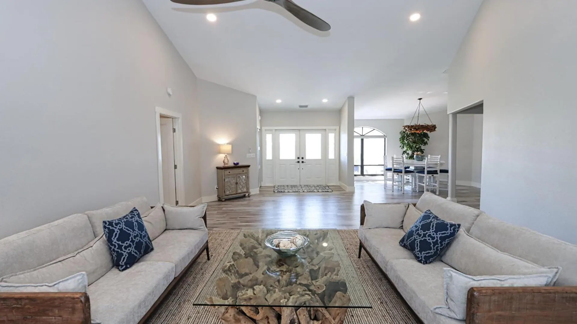 Boat Dock, Luxurious Pool, Gorgeous - Escape To The Cape Holiday home *