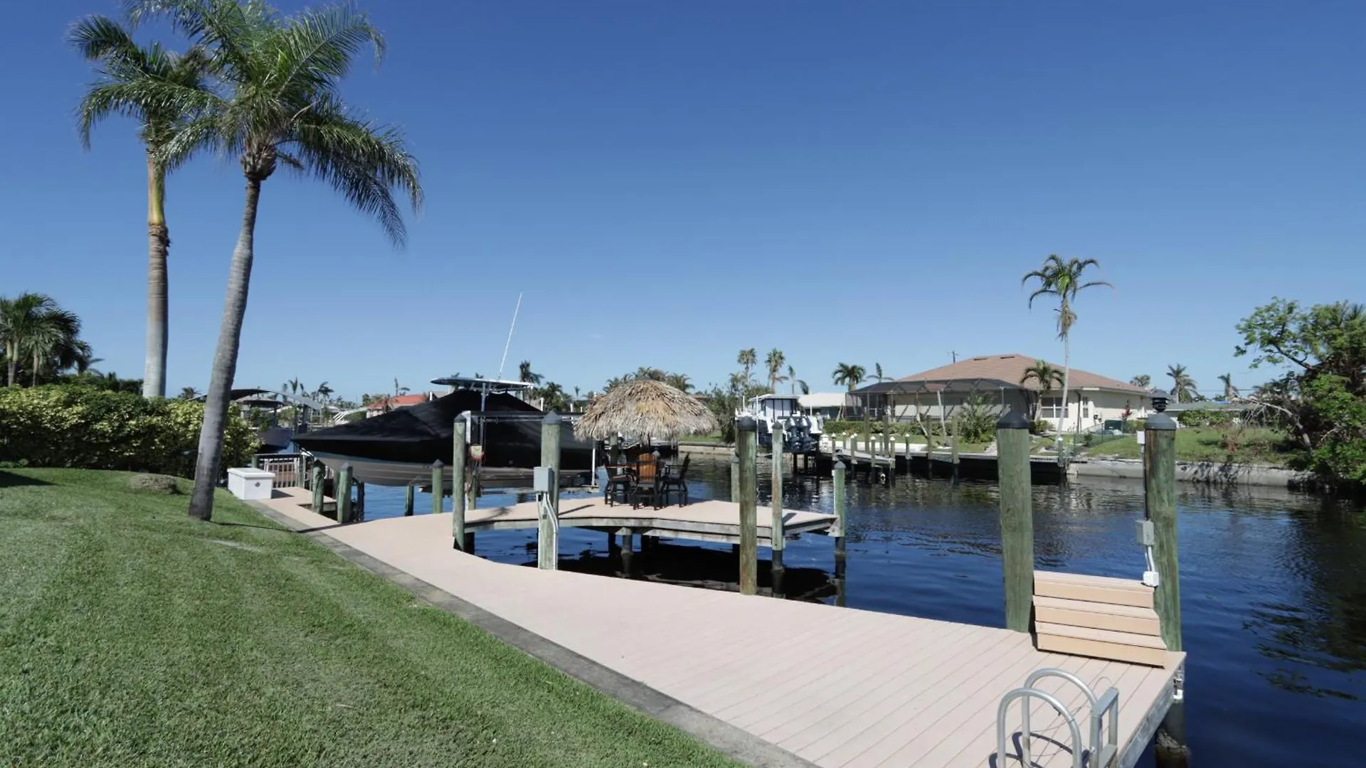 Boat Dock, Luxurious Pool, Gorgeous - Escape To The Cape