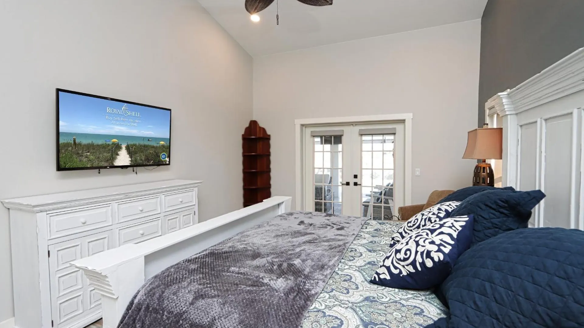 Boat Dock, Luxurious Pool, Gorgeous - Escape To The Cape Holiday home *