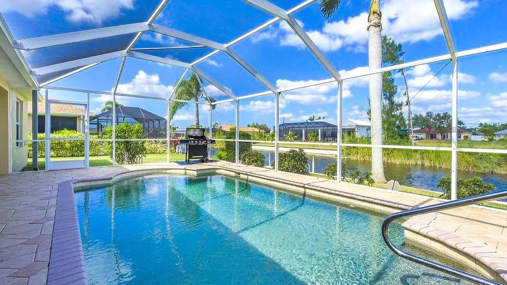 Waterfront Palms Holiday home