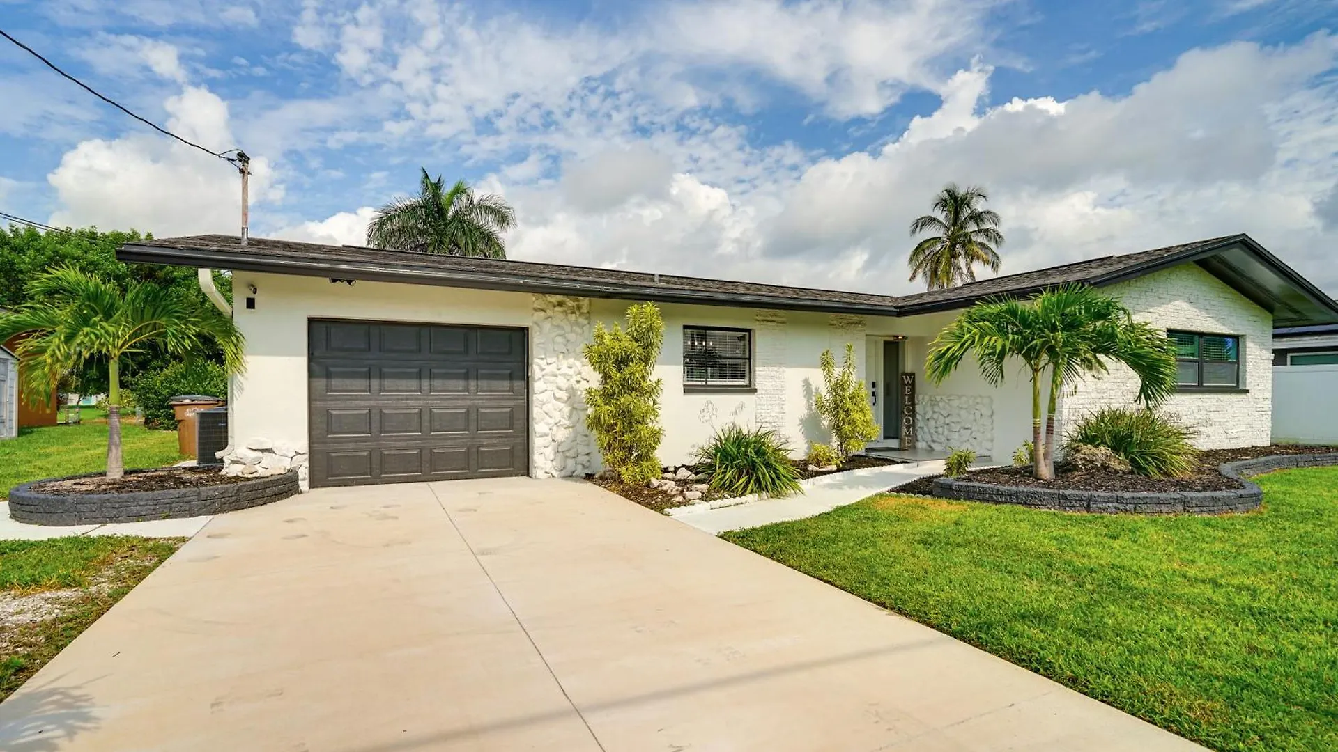 Holiday home Canal-front Getaway With Grill In Cape Coral!