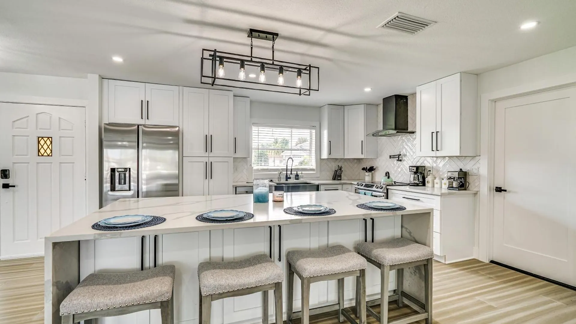 Holiday home Canal-front Getaway With Grill In Cape Coral!