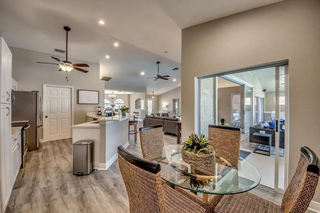Villa Sarasota By Coralvilla-for Boaters, With Pool Cape Coral