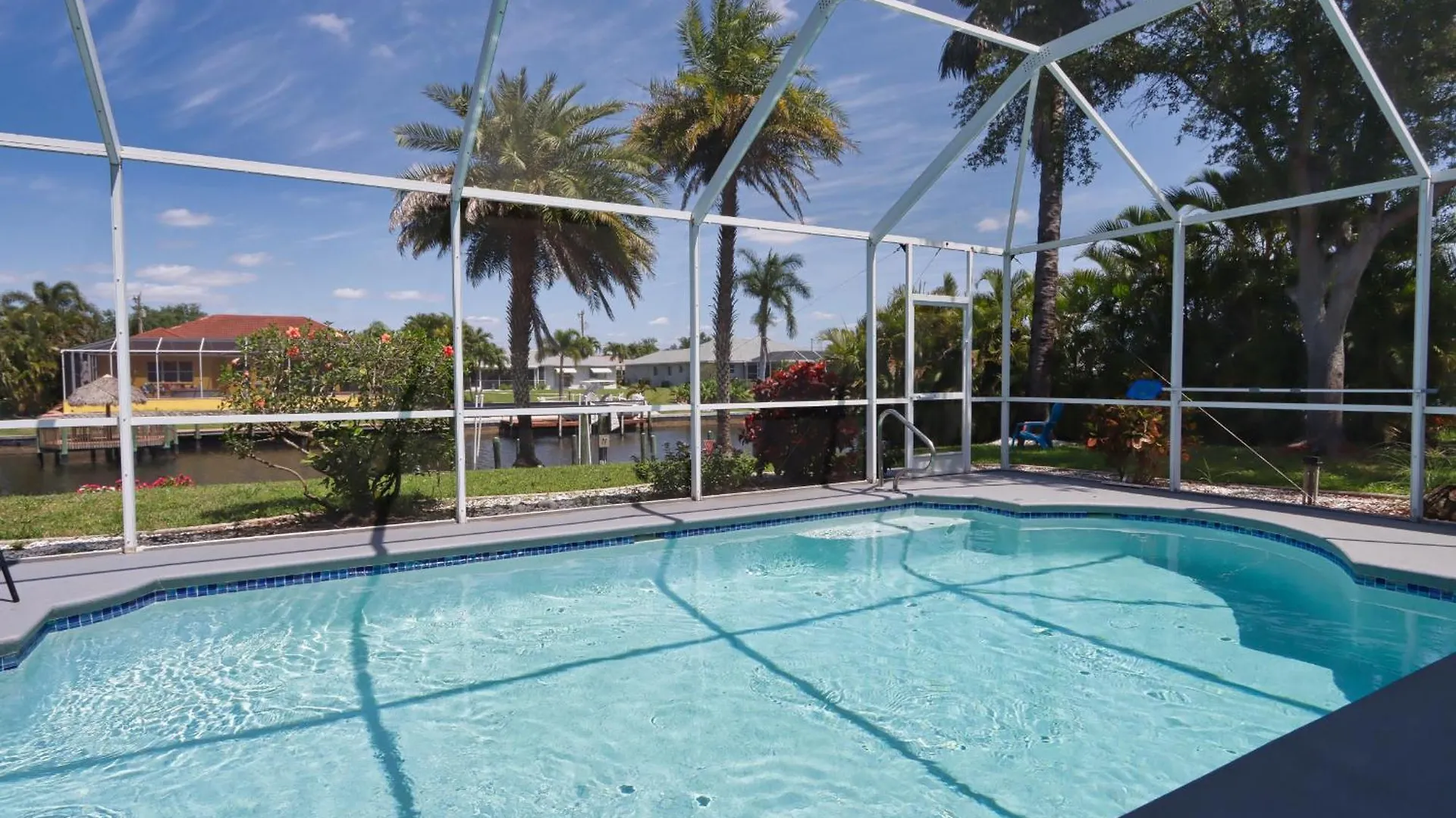 Charming Waterfront Vacation With Fabulous Views And Easy Access To The Caloosahatchee River *