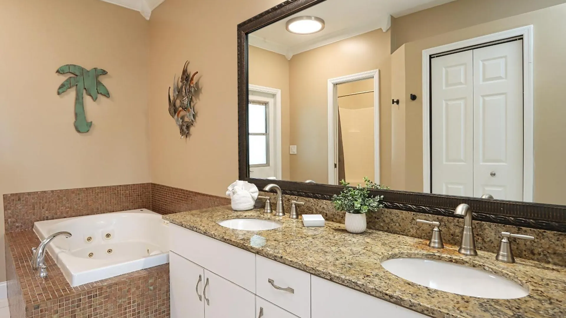 Charming Waterfront Vacation With Fabulous Views And Easy Access To The Caloosahatchee River *