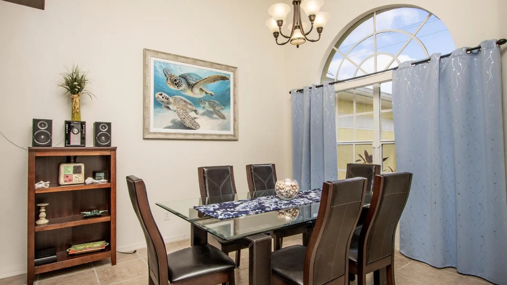 Holiday home Enchanting Nestled Serenely Along A 100-foot Freshwater Canal - Palm Breeze *