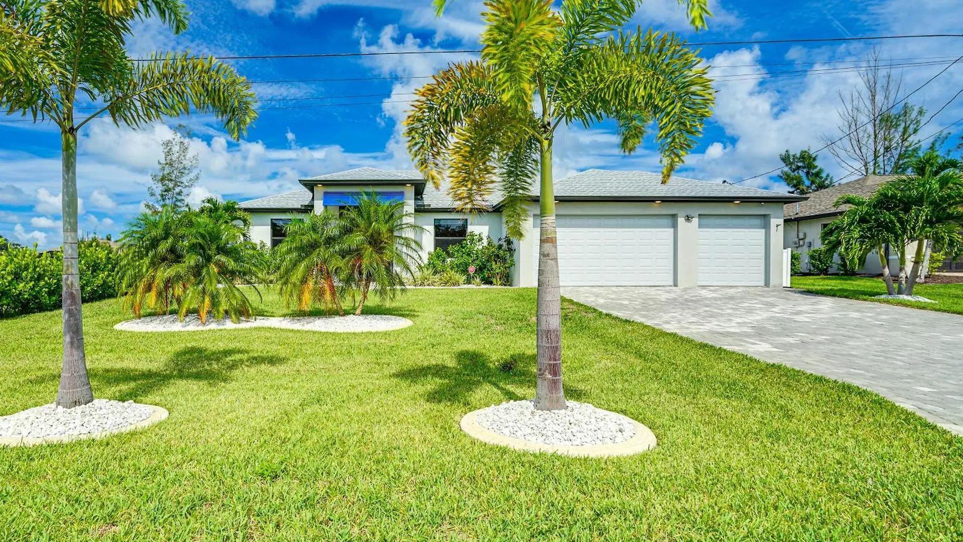 Holiday home With Gas Grill And Lanai Near Beaches!
